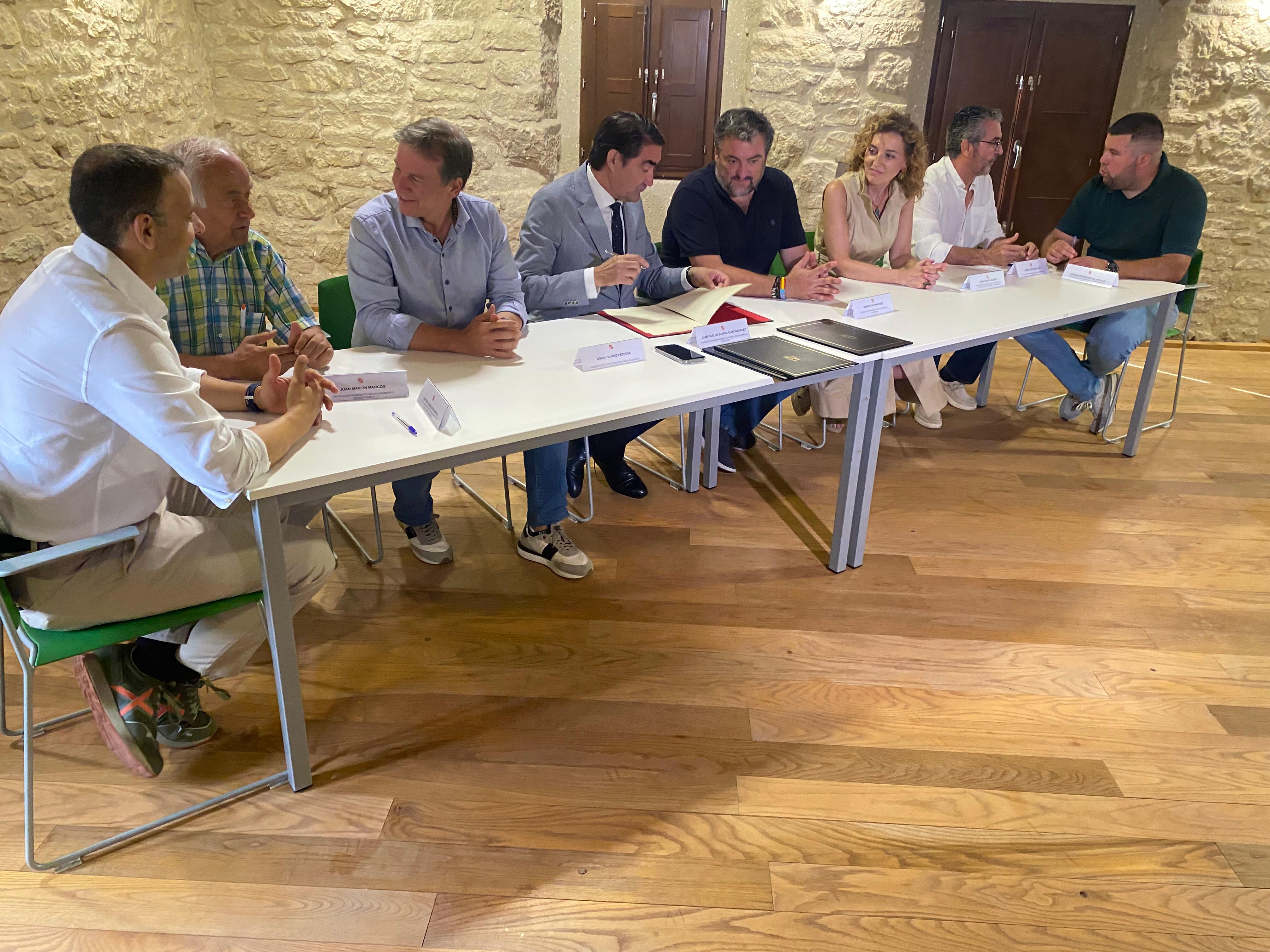 Suárez-Quiñones ha firmado protocolos